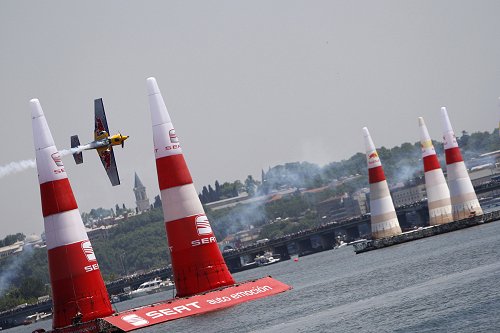 Seat sponsort niet alleen op asfalt, ook in de lucht